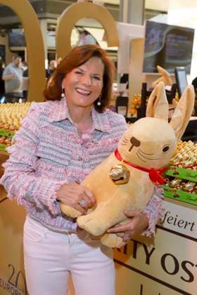 abb Claudia Obert zu Gast bei der Lind Goldhasen Oster Charity und Feier 20 Jahre Europa Passage Donnerstag 19.03.2026 in Hamburg Hamburg Germany