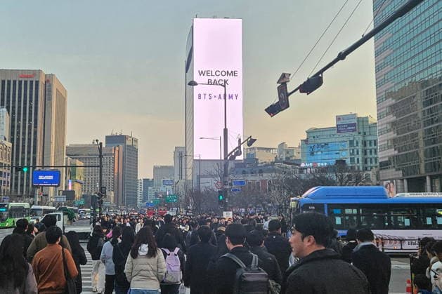 SOUTH KOREA, SEOUL - MARCH 20, 2026: A banner is seen in a street ahead of a concert by the South Korean boy band BTS. Igor Ivanov TASS  90283712