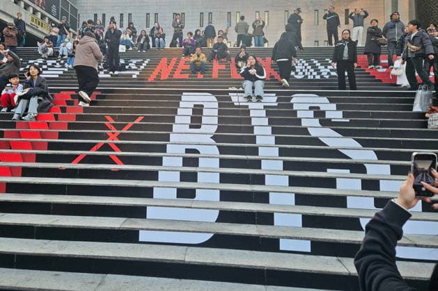 SOUTH KOREA, SEOUL - MARCH 20, 2026: A sign is seen on the stairs ahead of a concert by the South Korean boy band BTS. Igor Ivanov TASS  90283709