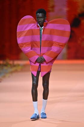 Mercedes Benz Moda Haftasi Madrid MADRID, SPAIN - MARCH 20: A model presents a creation from Agatha Ruiz de la Prada’s Fall Winter 2026 collection during Mercedes-Benz Fashion Week Madrid at IFEMA in Madrid, Spain on March 20, 2026. Burak Akbulut Anadolu Madrid Spain. Editorial use only. Please get in touch for any other usage.  Copyright: x2026xAnadoluxBurakxAkbulutx