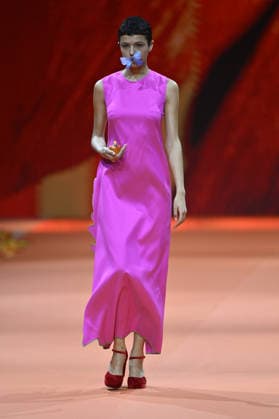 Mercedes Benz Moda Haftasi Madrid MADRID, SPAIN - MARCH 20: A model presents a creation from Agatha Ruiz de la Prada’s Fall Winter 2026 collection during Mercedes-Benz Fashion Week Madrid at IFEMA in Madrid, Spain on March 20, 2026. Burak Akbulut Anadolu Madrid Spain. Editorial use only. Please get in touch for any other usage.  Copyright: x2026xAnadoluxBurakxAkbulutx