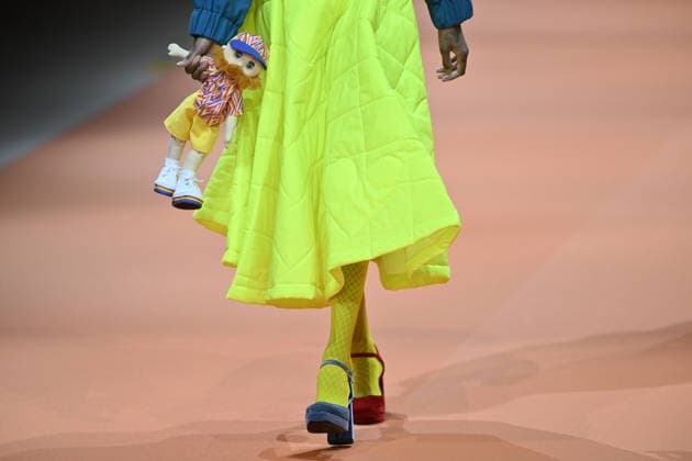 Mercedes Benz Moda Haftasi Madrid MADRID, SPAIN - MARCH 20: A model presents a creation from Agatha Ruiz de la Prada’s Fall Winter 2026 collection during Mercedes-Benz Fashion Week Madrid at IFEMA in Madrid, Spain on March 20, 2026. Burak Akbulut Anadolu Madrid Spain. Editorial use only. Please get in touch for any other usage.  Copyright: x2026xAnadoluxBurakxAkbulutx