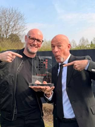 Deutschland, 20.03.2026: Der Graf und Henning Verlage (beide Unheilig) mit dem Nummer 1 Award der Offiziellen Deutschen Charts Copyright: xdtsxNachrichtenagenturx dts_111869