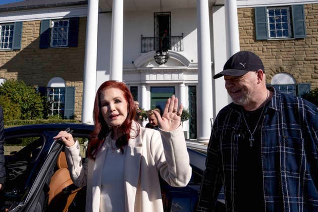 DENMARK Priscilla Presley visits Memphis Mansion in Randers Priscilla Presley is welcomed by Henrik Knudsen, who runs Memphis Mansion, during her visit to the Elvis museum Memphis Mansion in Randers on Friday, March 20, 2026. Priscilla Presley, who was married to Elvis Presley, is giving three lectures in Denmark. The first is on Saturday. (Photo: Bo Amstrup Ritzau Scanpix) , Randers Denmark Mors Copyright: BoxAmrstrupx xRitzauxScanpix BoxAmstrupx spdk20260320-154311-L