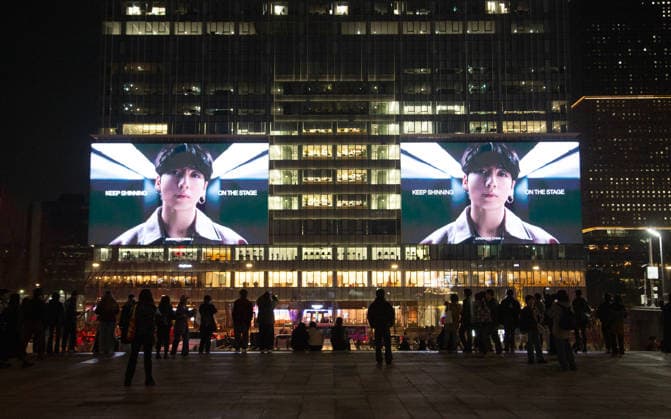BTS Jung Kook, Mar 20, 2026 : An advertisement to celebrate the comeback of BTS member Jung Kook, which was provided by his fans, is seen on a giant media wall KT Square at the KT Gwanghwamun Building West, just next to the venue for BTS s comeback concert at Gwanghwamun Square in central Seoul, South Korea. BTS s comeback concert will be held on March 21, a day after the K-Pop boy band s release of its fifth full-length album, ARIRANG .  aflo_324215720