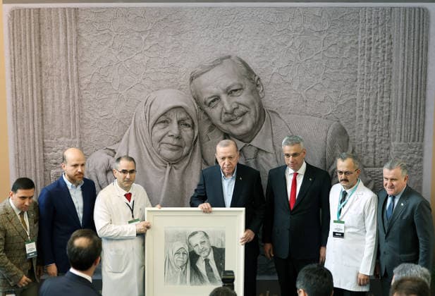 News Bilder des Tages Turkish President Recep Tayyip Erdogan RIZE, TURKIYE - MARCH 20: (----EDITORIAL USE ONLY - MANDATORY CREDIT - TURKISH PRESIDENCY MUSTAFA KAMACI HANDOUT - NO MARKETING NO ADVERTISING CAMPAIGNS - DISTRIBUTED AS A SERVICE TO CLIENTS----) Turkish President Recep Tayyip Erdogan attends the opening ceremony of Tenzile Erdogan State Hospital in the Guneysu district of Rize, Turkiye on March 20, 2026. Turkish Presidency Mustafa Kamaci Handout Anadolu Rize Turkey. Editorial use only. Please get in touch for any other usage.  Copyright: x2026xAnadoluxTurkishxPresidencyx xMustafaxKamacix xHandoutx