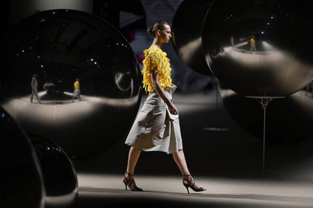 (260320) -- MADRID, March 20, 2026 -- A model presents creations of Coosy x Miguel Palacio during the Mercedes-Benz Fashion Week in Madrid, Spain, on March 20, 2026. ) SPAIN-MADRID-MERCEDES-BENZ FASHION WEEK ChengxMin 