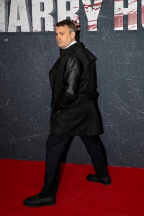 Premiere Â«Harry HoleÂ» Oslo 20260320. Thomas Seltzer pa rod loper for premieren pa tv-serien Harry Hole pa skur13 i Oslo fredag. Foto: Amanda Pedersen Giske NTB Oslo Norge rqV-W0mBQO8 EDITORIAL USE ONLY Ref:_ENTrqV-W0mBQO8.jpg Copyright: xAmandaxPedersenxGiskex xNTBx