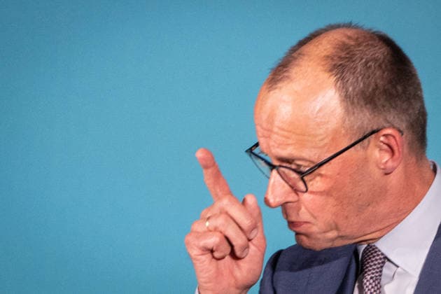 News Bilder des Tages Bundeskanzler Friedrich Merz während seiner Rede zum Abschluss des Wahlkampfs;Wahlkampfabschlussveranstaltung der CDU im Landtagswahlkampf Rheinland-Pfalz 2026, Bad Dürkheim Rheinland-Pfalz Deutschland Salierhalle *** Federal Chancellor Friedrich Merz during his speech at the end of the election campaign Election campaign closing event of the CDU in the Rhineland-Palatinate 2026 state election campaign, Bad Dürkheim Rhineland-Palatinate Germany Salierhalle