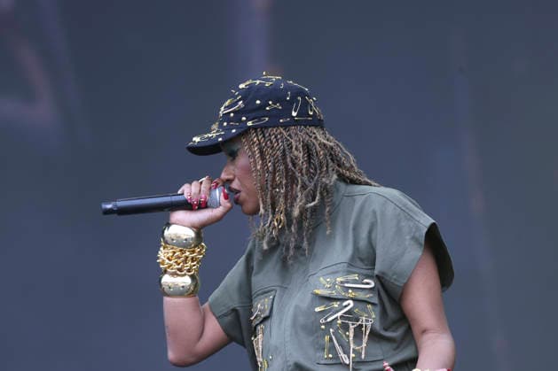 Rapper Stefanie s show debuts at Lollapalooza Brazil at the Interlagos racetrack in Sao Paulo. Sao Paulo (SP), 03 20 2026 Lollapalooza Brazil Show Stefanie The rapper from Sao Paulo, Stefanie, performed this Friday (20) at the Lollapalooza Brazil festival, held at the Interlagos racetrack. The artist made her debut at the event and brought to the stage a show marked by the strength of national rap and the presence of guests and a live band. (Foto: Leco Viana Thenews2 imago images) Rapper Stefanie s show debuts at Lollapalooza Brazil at the Interlagos racetrack in Sao Paulo.  Copyright: xLecoxVianax