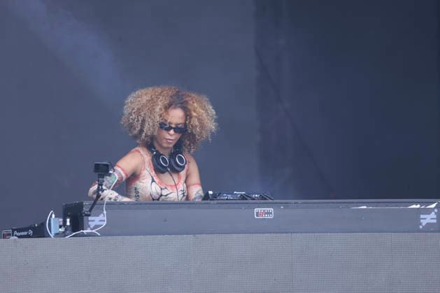 DJ Bruna Strait performs at Lollapalooza Brazil in Sao Paulo. Sao Paulo (SP), 03 20 2026 Lollapalooza Brazil Show Bruna Strait DJ Bruna Strait performed this Friday (20) during the Lollapalooza Brazil festival, held at the Interlagos racetrack, in the southern zone of the Sao Paulo capital. The event brings together national and international artists in three days of shows and musical attractions. (Foto: Leco Viana Thenews2 imago images) DJ Bruna Strait performs at Lollapalooza Brazil in Sao Paulo.  Copyright: xLecoxVianax
