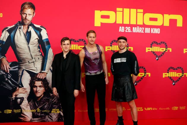 Harry Melling, Alexander Skarsgard und Regisseur Harry Lighton bei der Deutschlandpremiere von PILLION im Kino International in Berlin am 20.3.2026
