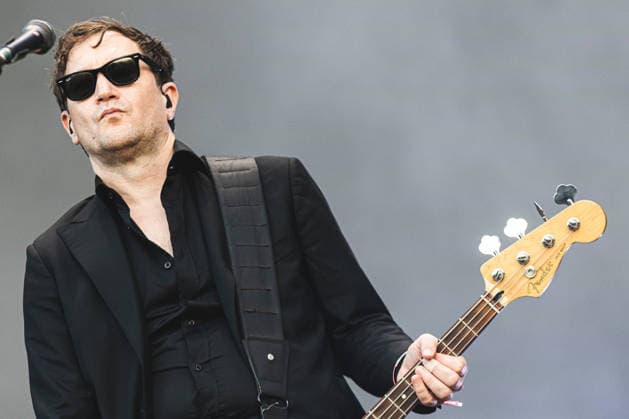 SaO PAULO, SP - 20.03.2026: LOLLAPALOOZA BRASIL 2026 - Brad Truax, bassist of the American band Interpol, during a performance on the Samsung Stage at Lollapalooza Brasil 2026 held at the Interlagos racetrack in the early evening of this Friday (20). x2908492x  YurixMurakami