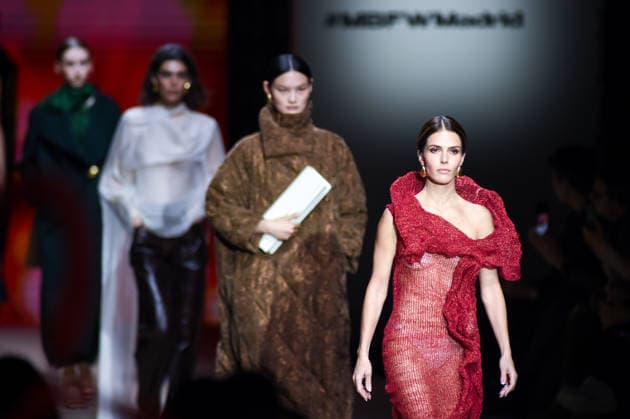 (260320) -- MADRID, March 20, 2026 -- Models present creations of Simorra during the Mercedes-Benz Fashion Week in Madrid, Spain, on March 20, 2026. (Photo by Gustavo Valiente Xinhua) SPAIN-MADRID-MERCEDES-BENZ FASHION WEEK ChengxMin 