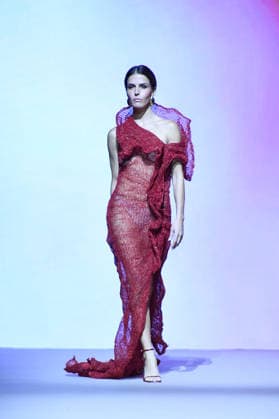 (260320) -- MADRID, March 20, 2026 -- A model presents a creation of Simorra during the Mercedes-Benz Fashion Week in Madrid, Spain, on March 20, 2026. (Photo by Gustavo Valiente Xinhua) SPAIN-MADRID-MERCEDES-BENZ FASHION WEEK ChengxMin 