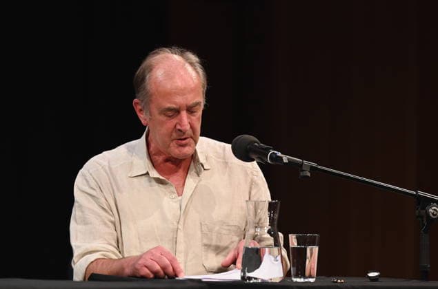 literarischer Übersetzer und Moderator Bernhard Robben liest und spricht auf der Lit.Cologne, dem internationalen Literaturfestival