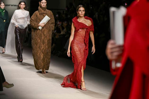 Simorra - Mercedes-Benz Fashion Week Madrid - 20 Mar 2026 A model walks the runway wearing a design by Simorra during the Mercedes-Benz Fashion Week de Madrid in IFEMA. Madrid Spain Copyright: xAtilanoxGarciax xSOPAxImagesx photos09539