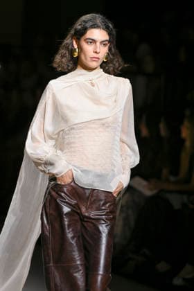 Simorra - Mercedes-Benz Fashion Week Madrid - 20 Mar 2026 A model walks the runway wearing a design by Simorra during the Mercedes-Benz Fashion Week de Madrid in IFEMA. Madrid Spain Copyright: xAtilanoxGarciax xSOPAxImagesx photos09526