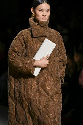 Simorra - Mercedes-Benz Fashion Week Madrid - 20 Mar 2026 A model walks the runway wearing a design by Simorra during the Mercedes-Benz Fashion Week de Madrid in IFEMA. Madrid Spain Copyright: xAtilanoxGarciax xSOPAxImagesx photos09524