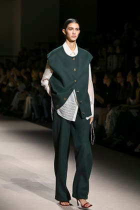 Simorra - Mercedes-Benz Fashion Week Madrid - 20 Mar 2026 A model walks the runway wearing a design by Simorra during the Mercedes-Benz Fashion Week de Madrid in IFEMA. Madrid Spain Copyright: xAtilanoxGarciax xSOPAxImagesx photos09529
