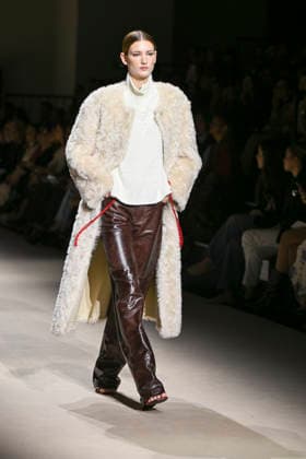 Simorra - Mercedes-Benz Fashion Week Madrid - 20 Mar 2026 A model walks the runway wearing a design by Simorra during the Mercedes-Benz Fashion Week de Madrid in IFEMA. Madrid Spain Copyright: xAtilanoxGarciax xSOPAxImagesx photos09486