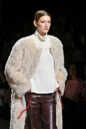 Simorra - Mercedes-Benz Fashion Week Madrid - 20 Mar 2026 A model walks the runway wearing a design by Simorra during the Mercedes-Benz Fashion Week de Madrid in IFEMA. Madrid Spain Copyright: xAtilanoxGarciax xSOPAxImagesx photos09487
