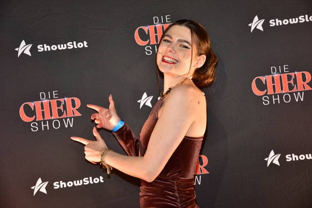 Cher musIcal Berlin Premiere Klaudia Giez Ankunft Blauer Teppich zum neuen Mucical von und über US Popstar Cher im BlueMax Theatere Berlin am 20.03.2026