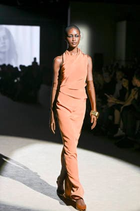 Malne - Mercedes-Benz Fashion Week Madrid - 20 Mar 2026 A model walks the runway wearing a design by Malne during the Mercedes-Benz Fashion Week de Madrid in IFEMA. Madrid Spain Copyright: xAtilanoxGarciax xSOPAxImagesx photos09819