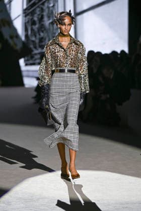 Malne - Mercedes-Benz Fashion Week Madrid - 20 Mar 2026 A model walks the runway wearing a design by Malne during the Mercedes-Benz Fashion Week de Madrid in IFEMA. Madrid Spain Copyright: xAtilanoxGarciax xSOPAxImagesx photos09825