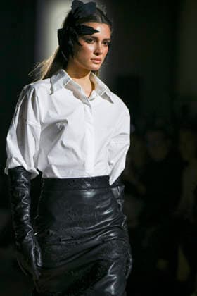 Malne - Mercedes-Benz Fashion Week Madrid - 20 Mar 2026 A model walks the runway wearing a design by Malne during the Mercedes-Benz Fashion Week de Madrid in IFEMA. Madrid Spain Copyright: xAtilanoxGarciax xSOPAxImagesx photos09802
