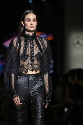 Custo - Mercedes-Benz Fashion Week Madrid - 20 Mar 2026 A model walks the runway wearing a design by Custo during the Mercedes-Benz Fashion Week de Madrid in IFEMA. Madrid Spain Copyright: xAtilanoxGarciax xSOPAxImagesx photos09788