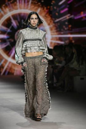Custo - Mercedes-Benz Fashion Week Madrid - 20 Mar 2026 A model walks the runway wearing a design by Custo during the Mercedes-Benz Fashion Week de Madrid in IFEMA. Madrid Spain Copyright: xAtilanoxGarciax xSOPAxImagesx photos09762