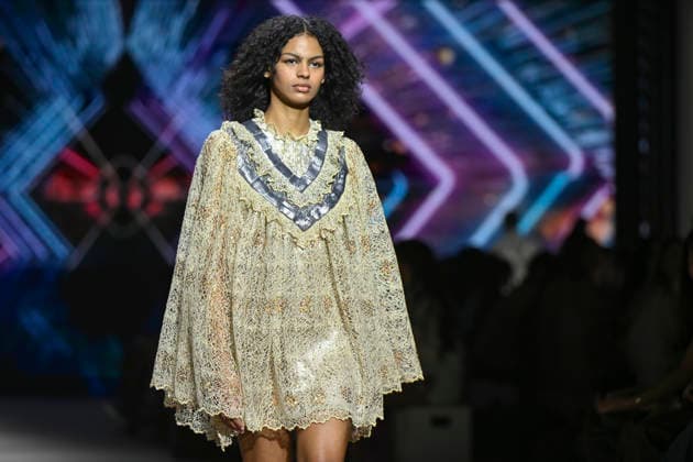 Custo - Mercedes-Benz Fashion Week Madrid - 20 Mar 2026 A model walks the runway wearing a design by Custo during the Mercedes-Benz Fashion Week de Madrid in IFEMA. Madrid Spain Copyright: xAtilanoxGarciax xSOPAxImagesx photos09764