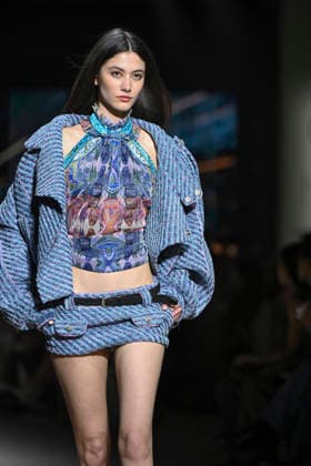 Custo - Mercedes-Benz Fashion Week Madrid - 20 Mar 2026 A model walks the runway wearing a design by Custo during the Mercedes-Benz Fashion Week de Madrid in IFEMA. Madrid Spain Copyright: xAtilanoxGarciax xSOPAxImagesx photos09719