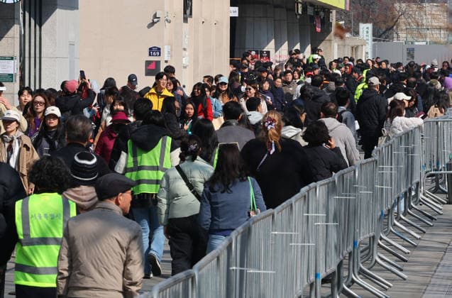 BTS fans in Seoul BTS fans in Seoul BTS fans crowd around a stage at Seoul s Gwanghwamun Square, where the K-pop group is set to perform, on March 21, 2026. (Yonhap) 2026-03-21 11:44:28 < 1980-2026 YONHAPNEWS AGENCY. .> ¼­¿ïÆ¯º°½Ã EDITORIAL USE ONLY  Copyright: xx PYH2026032102680032000 YonhapxNewsx yonphotos250695