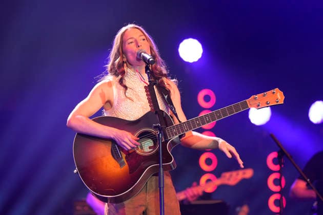 NASHVILLE, TENNESSEE -MARCH 20: Caroline Jones performs at the Big Machine Label Group lunch and performance during CRS 2026 at Omni Nashville Hotel on March 20, 2026 in Nashville, Tennessee. Credit: AdMedia. USA - ZUMAa123 20260320_zaa_a123_256 Copyright: xMickeyxBernalx