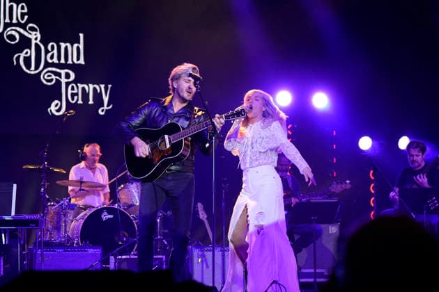 NASHVILLE, TENNESSEE - March 20: Johnny Costello and Kimberly Perry of The Band Perry performs at the Big Machine Label Group lunch and performance during CRS 2026 at Omni Nashville Hotel on March 20, 2026 in Nashville, Tennessee. Credit: AdMedia. USA - ZUMAa123 20260320_zaa_a123_307 Copyright: xMickeyxBernalx