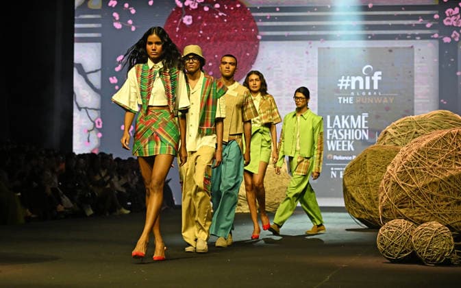 Lakme Fashion Week day 2 in Mumbai - 20 Mar 2026 Models wearing a creation by NIF Global students walks on the ramp on the second day of Lakme Fashion Week (LFW) in Mumbai. Mumbai India Copyright: xAshishxVaishnavx xSOPAxImagesx AVaishnav_Lakme Fashion Week day 2 in Mumbai (15)
