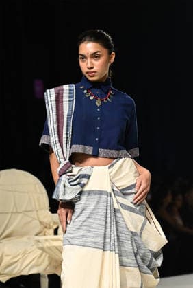 Lakme Fashion Week day 2 in Mumbai - 20 Mar 2026 A model wearing a creation by designer COEK for Khadi India walks on the ramp on the second day of Lakme Fashion Week (LFW) in Mumbai. Mumbai India Copyright: xAshishxVaishnavx xSOPAxImagesx AVaishnav_Lakme Fashion Week day 2 in Mumbai (21)