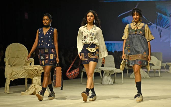 Lakme Fashion Week day 2 in Mumbai - 20 Mar 2026 Models wearing a creation by designer Shruti Sancheti for Khadi India walks on the ramp on the second day of Lakme Fashion Week (LFW) in Mumbai. Mumbai India Copyright: xAshishxVaishnavx xSOPAxImagesx AVaishnav_Lakme Fashion Week day 2 in Mumbai (24)