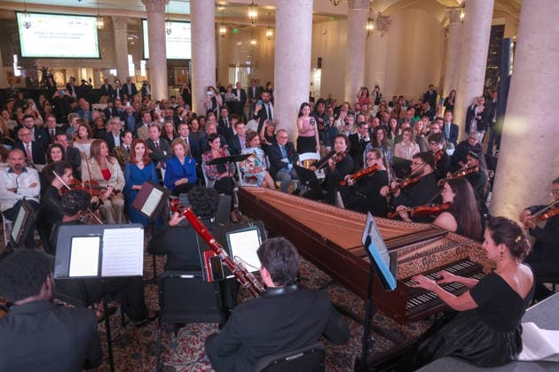 Queen Sofia of Spain listens to a musical performance by the Florida International University (FIU) orchestra and the Nicole Wertheim School of Music during the event Florida, Cuba and the Caribbean in the American Revolution at the Freedom Tower in Miami, Florida, USA, 20 March 2026. Queen Sofia of Spain inaugurated America&Spain250 in Miami, an academic initiative commemorating the 250th anniversary of the founding of the United States and highlighting Spain s contributions to the American Revolution and the shared history between the two countries, as part of her three-day visit to Florida. Queen Sofia inaugurates America&Spain250 in Miami to celebrate the 250th anniversary of the USA !ACHTUNG: NUR REDAKTIONELLE NUTZUNG!  Copyright: xGiorgioxVierax USA9257 20260321-55019768119_1