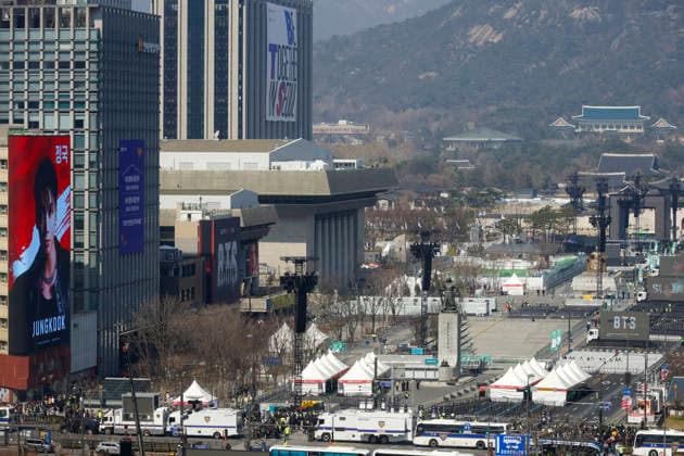 BTS Performs ARIRANG Comeback Concert at Gwanghwamun Square Final preparations for the BTS THE COMEBACK LIVE: ARIRANG concert take place before the admission of fans at Gwanghwamun Square in Seoul, South Korea, on March 21, 2026. Seoul South Korea  Copyright: xMatrixxImages JungxUi-Chelx