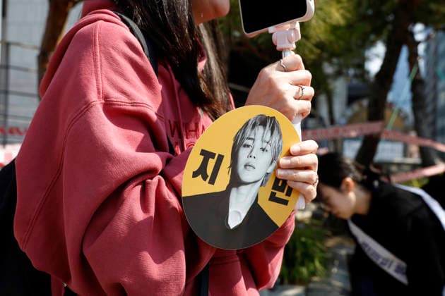 BTS Performs ARIRANG Comeback Concert at Gwanghwamun Square BTS fans gather to watch the BTS THE COMEBACK LIVE: ARIRANG performance at Gwanghwamun Square in Seoul, South Korea on March 21, 2026. Seoul South Korea  Copyright: xMatrixxImages JungxUi-Chelx