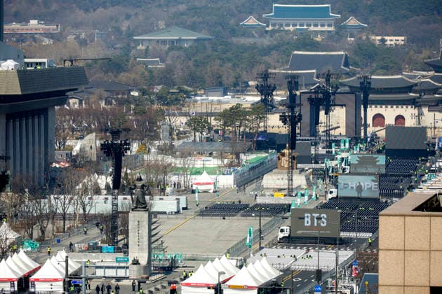 BTS Performs ARIRANG Comeback Concert at Gwanghwamun Square Final preparations for the BTS THE COMEBACK LIVE: ARIRANG concert take place before the admission of fans at Gwanghwamun Square in Seoul, South Korea, on March 21, 2026. Seoul South Korea  Copyright: xMatrixxImages JungxUi-Chelx