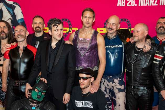 abb Harry Melling, Harry Lighton, Alexander Skarsgard und Gay Bikers Motorcycle Club London zu Gast auf der Film Premiere von Pillion, im Kino International am 20.03.2026 in Berlin Berlin Deutschland