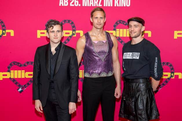 abb Harry Melling, Alexander Skarsgard und Harry Lighton zu Gast auf der Film Premiere von Pillion, im Kino International am 20.03.2026 in Berlin Berlin Deutschland