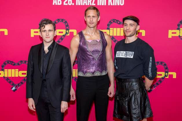 abb Harry Melling, Alexander Skarsgard und Harry Lighton zu Gast auf der Film Premiere von Pillion, im Kino International am 20.03.2026 in Berlin Berlin Deutschland