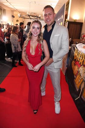 Patrick Romer mit Freundin Annelie Henze bei der ERIC SINDERMANN IKONE FASHION SHOW im Hofbräu Wirtshaus in Berlin am 20.03.2026