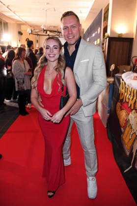 Patrick Romer mit Freundin Annelie Henze bei der ERIC SINDERMANN IKONE FASHION SHOW im Hofbräu Wirtshaus in Berlin am 20.03.2026