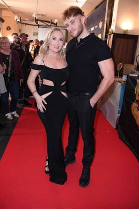 Marlisa Rudizo aka Mrs. Marlisa mit Freund William Raab bei der ERIC SINDERMANN IKONE FASHION SHOW im Hofbräu Wirtshaus in Berlin am 20.03.2026